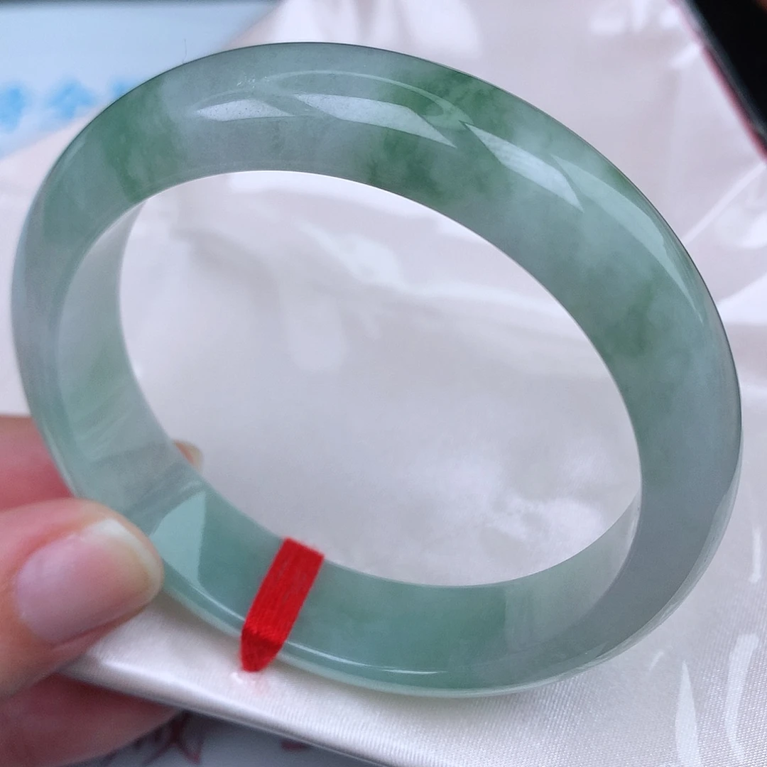 翡翠手镯未镶嵌天然