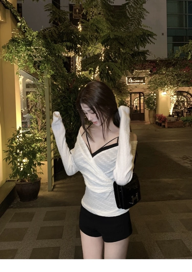 春季新款纯欲气质V领吊带内搭背心+微透微透针织衫配高腰热裤套装