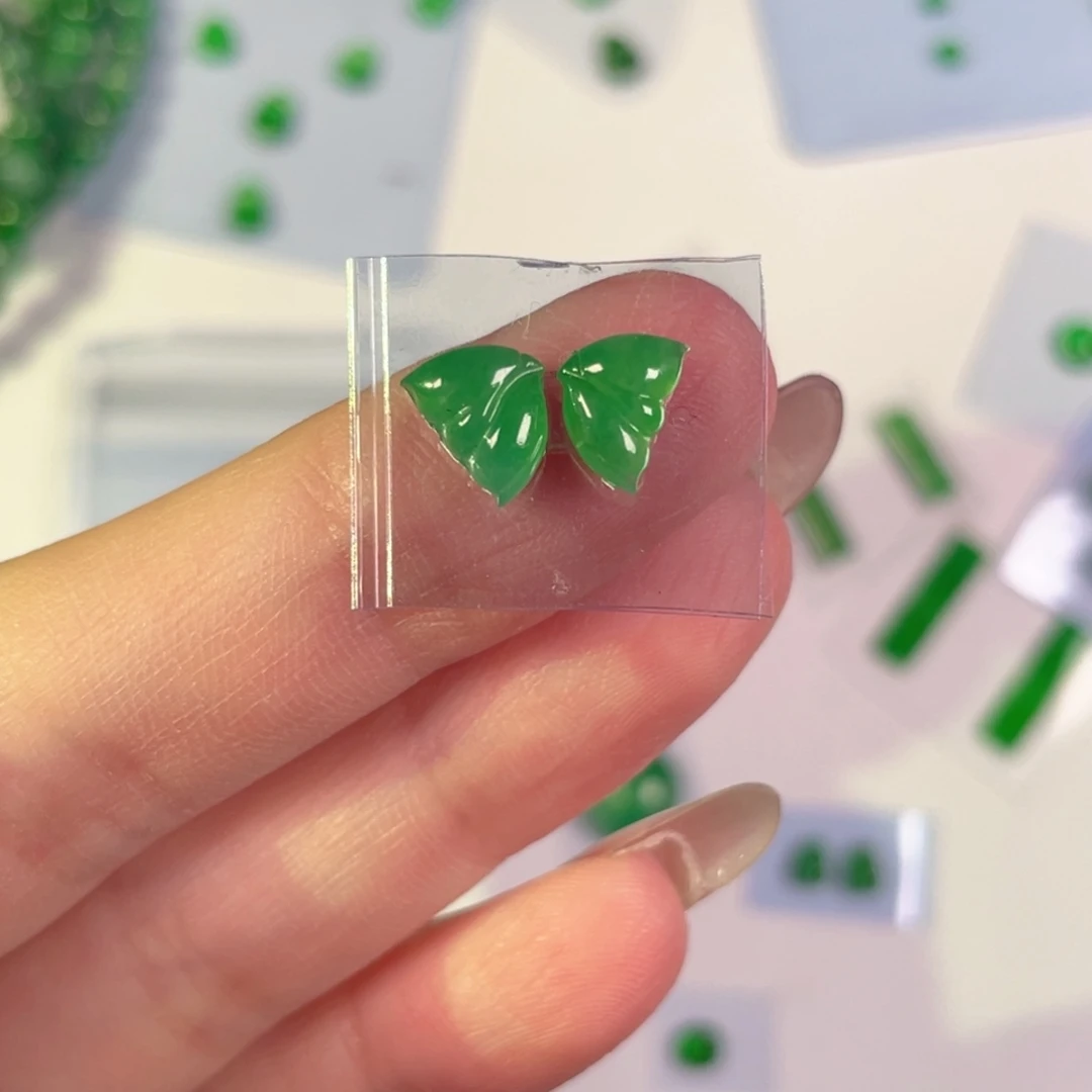 翡翠未镶嵌颈饰裸石