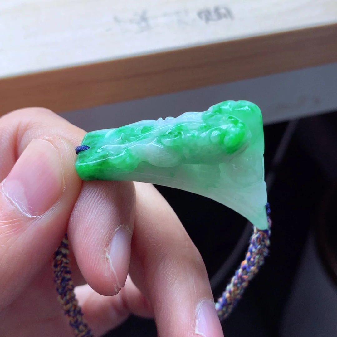 翡翠颈饰未镶嵌吊坠