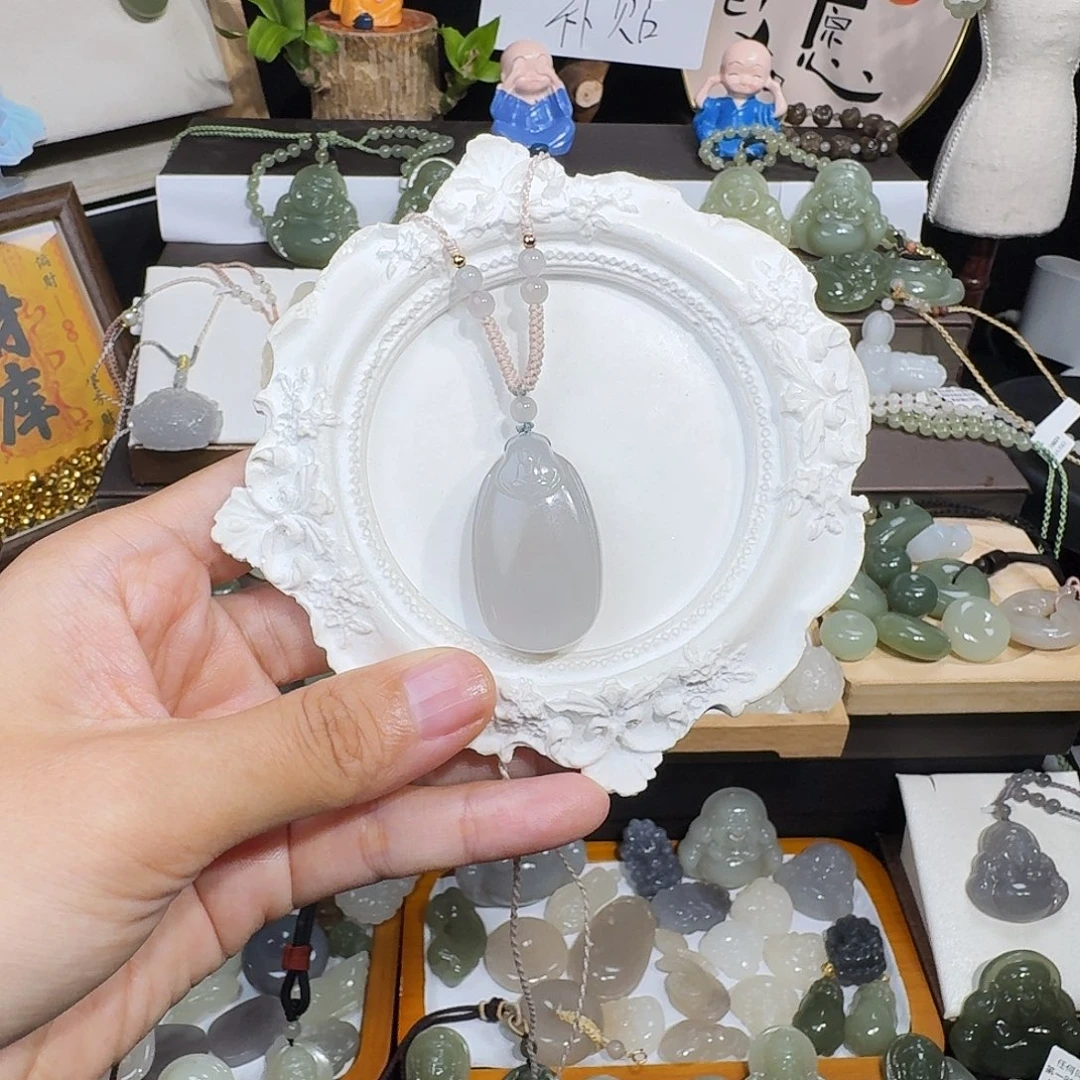 狼***狼和田玉未镶嵌颈饰