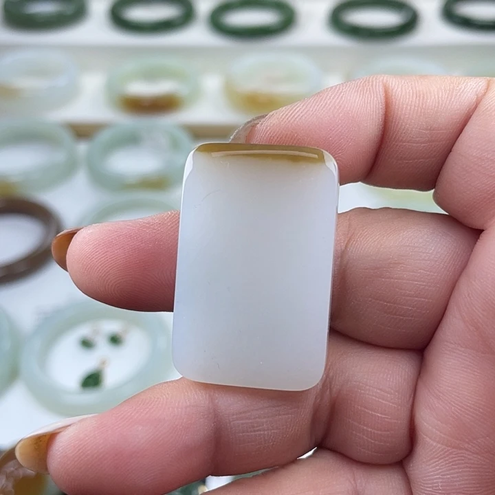 和田玉（糖玉）未镶嵌颈饰