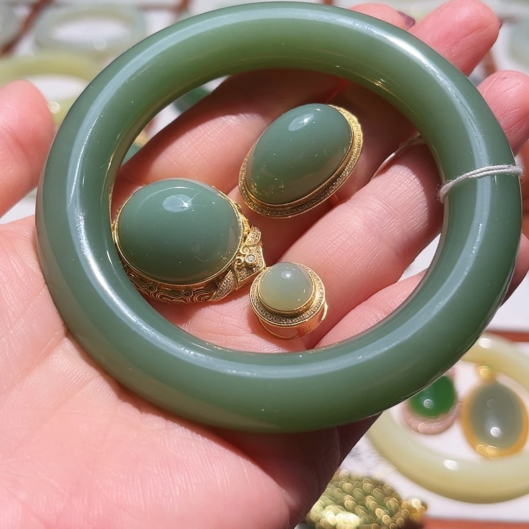 未镶嵌手镯和田玉