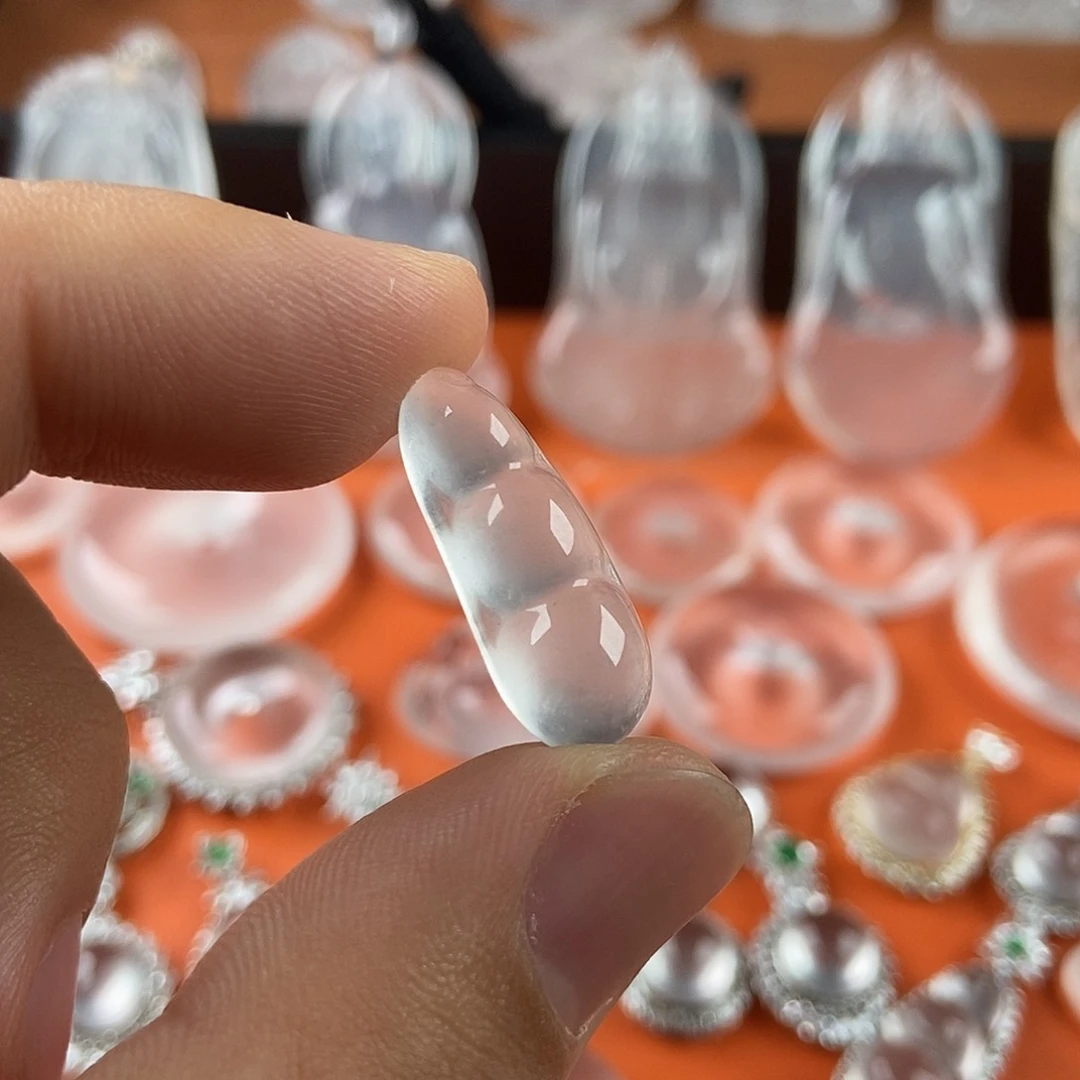 石英质玉未镶嵌颈饰豆子