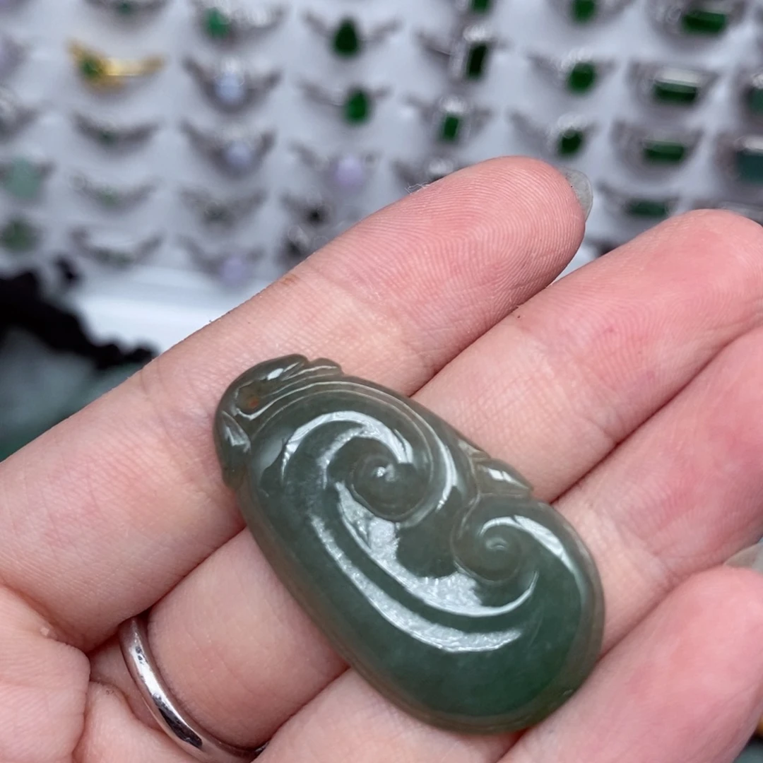 翡翠未镶嵌颈饰1