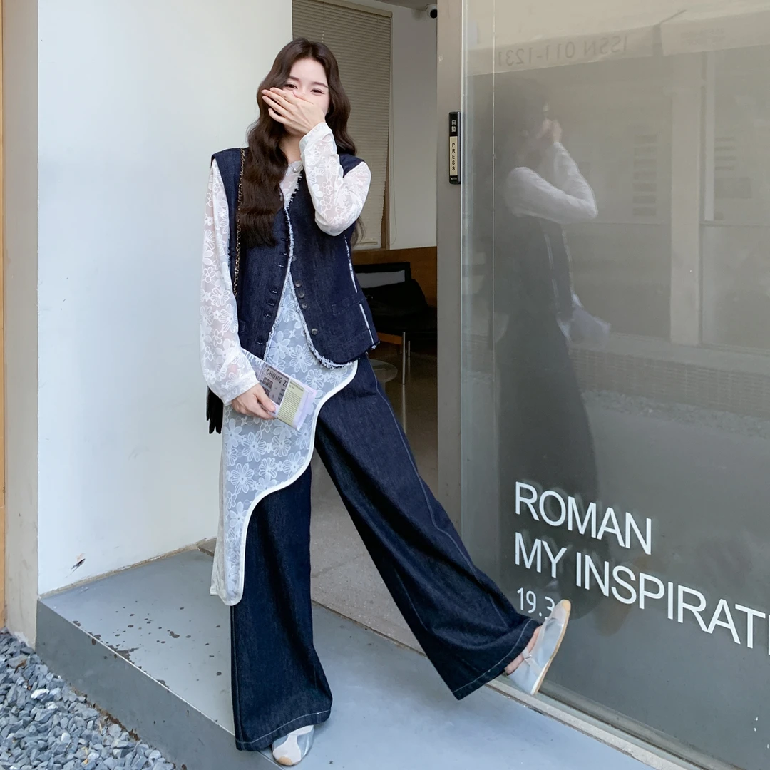 大方得体穿搭一整套秋新款不规则蕾丝罩衫牛仔马甲阔腿裤三件套