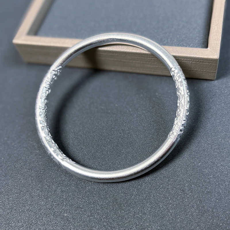 古法磨砂卷草纹闭口手镯