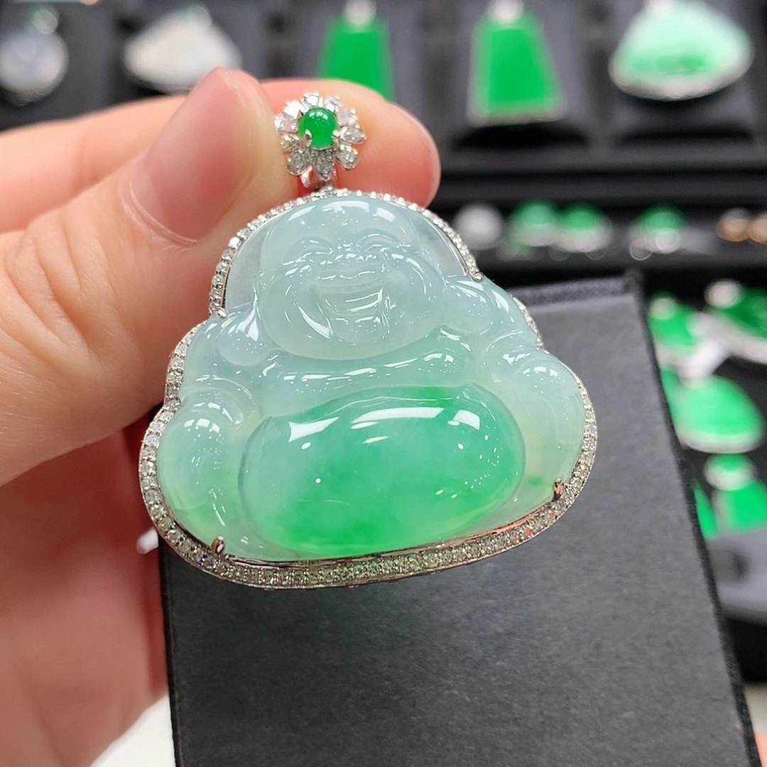 翡翠18K金镶嵌颈饰佛公