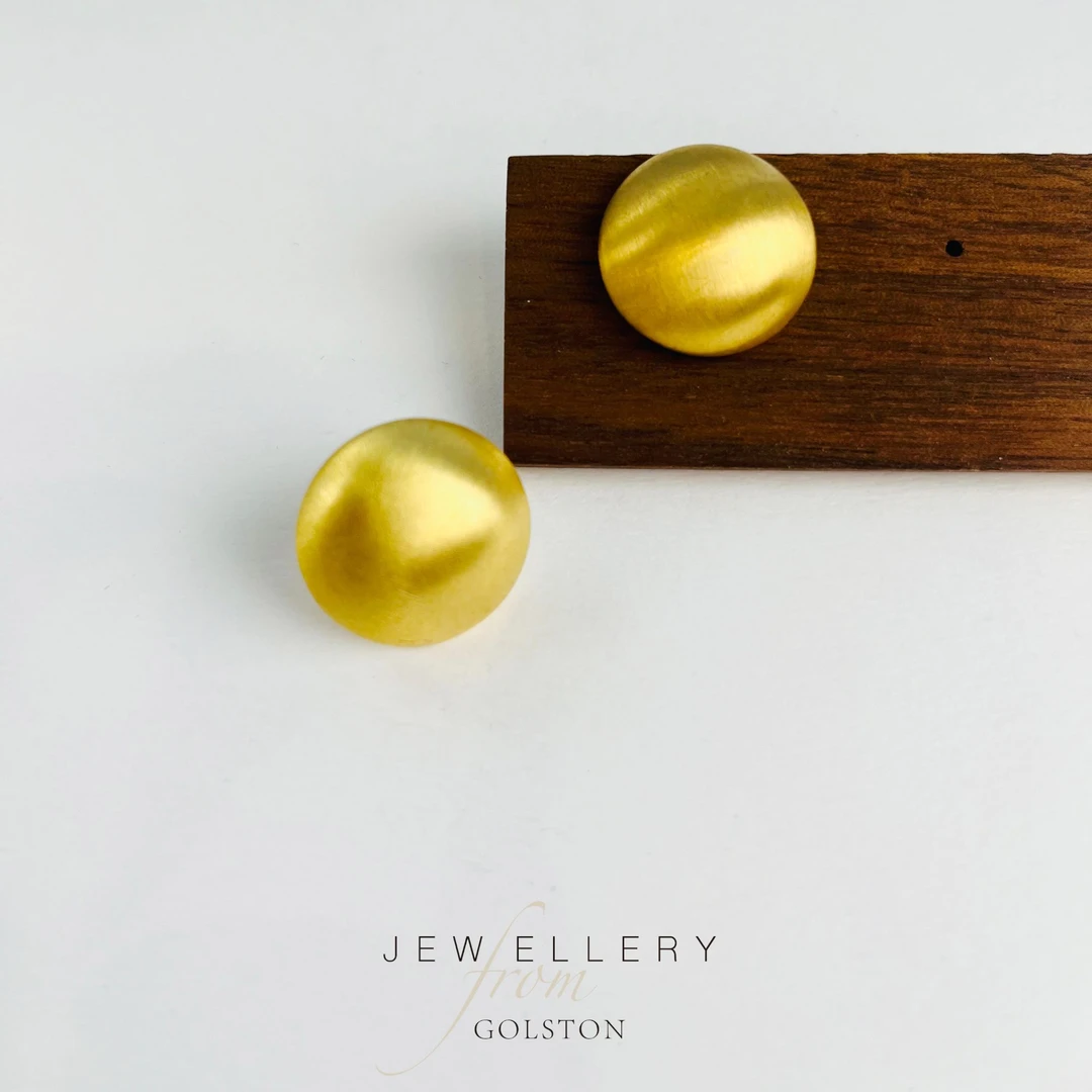 铜合金耳饰 法式金色拉丝半圆耳钉耳环高级小众设计感s925银针