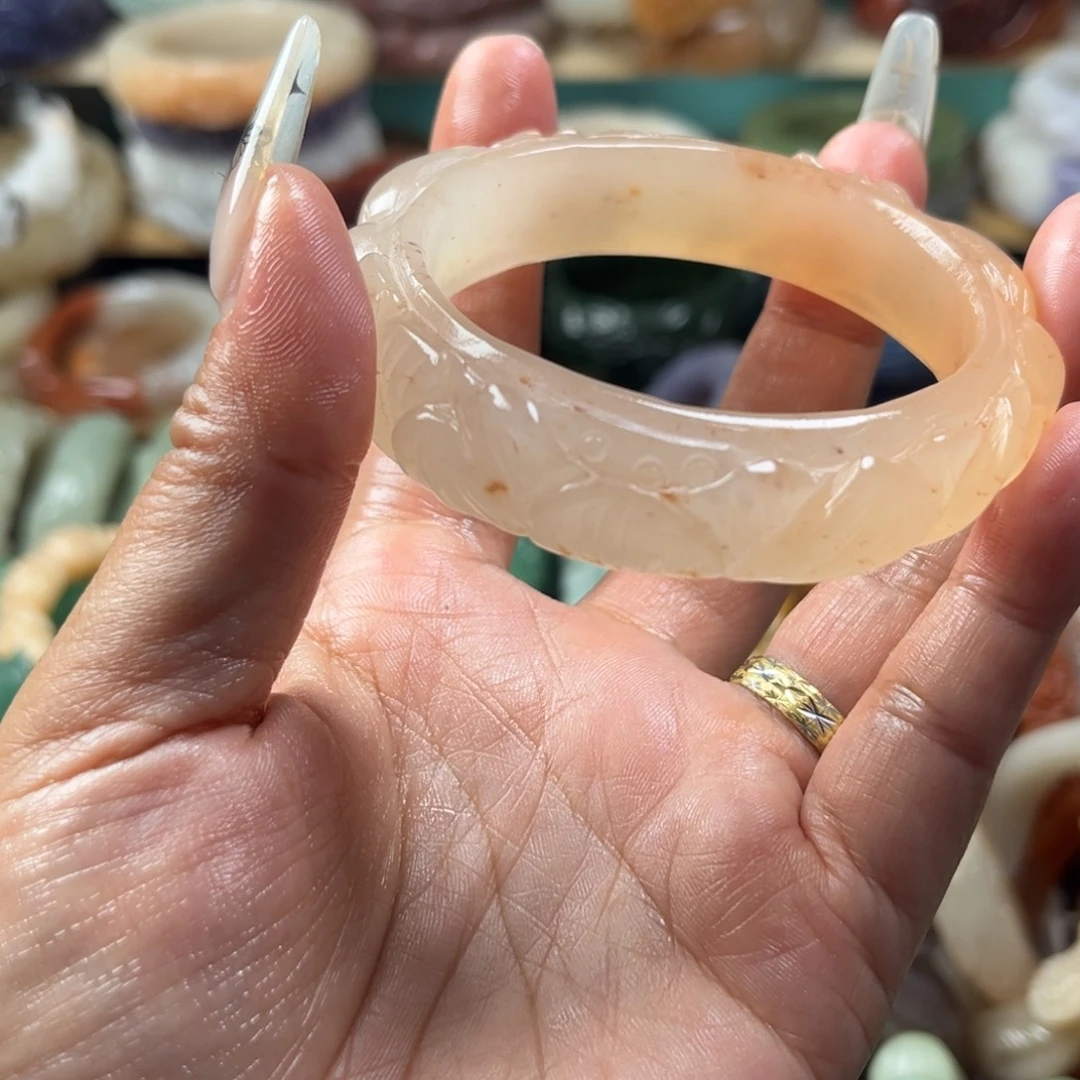 石英质玉未镶嵌雕花手镯