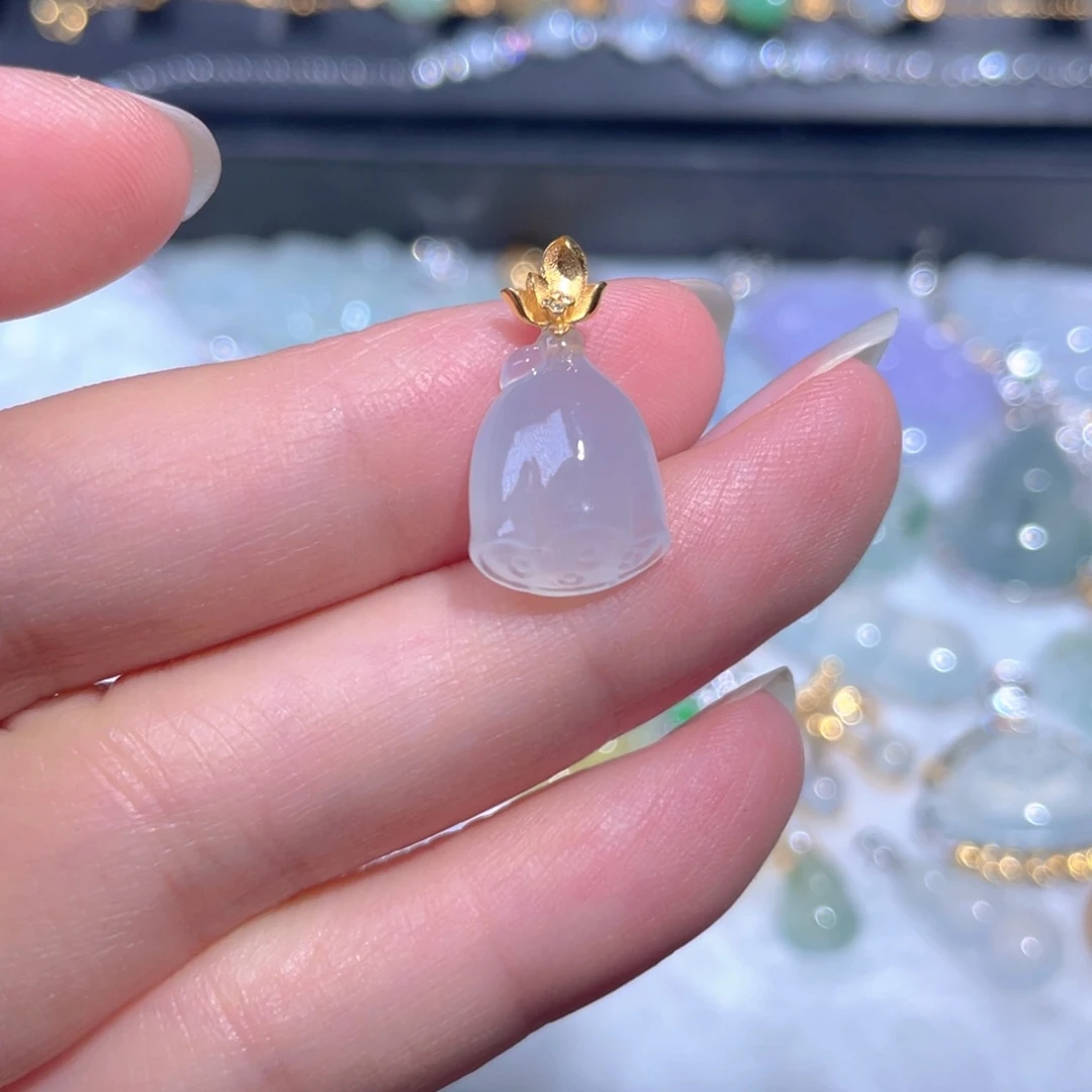 翡翠18K金镶嵌颈饰翡翠