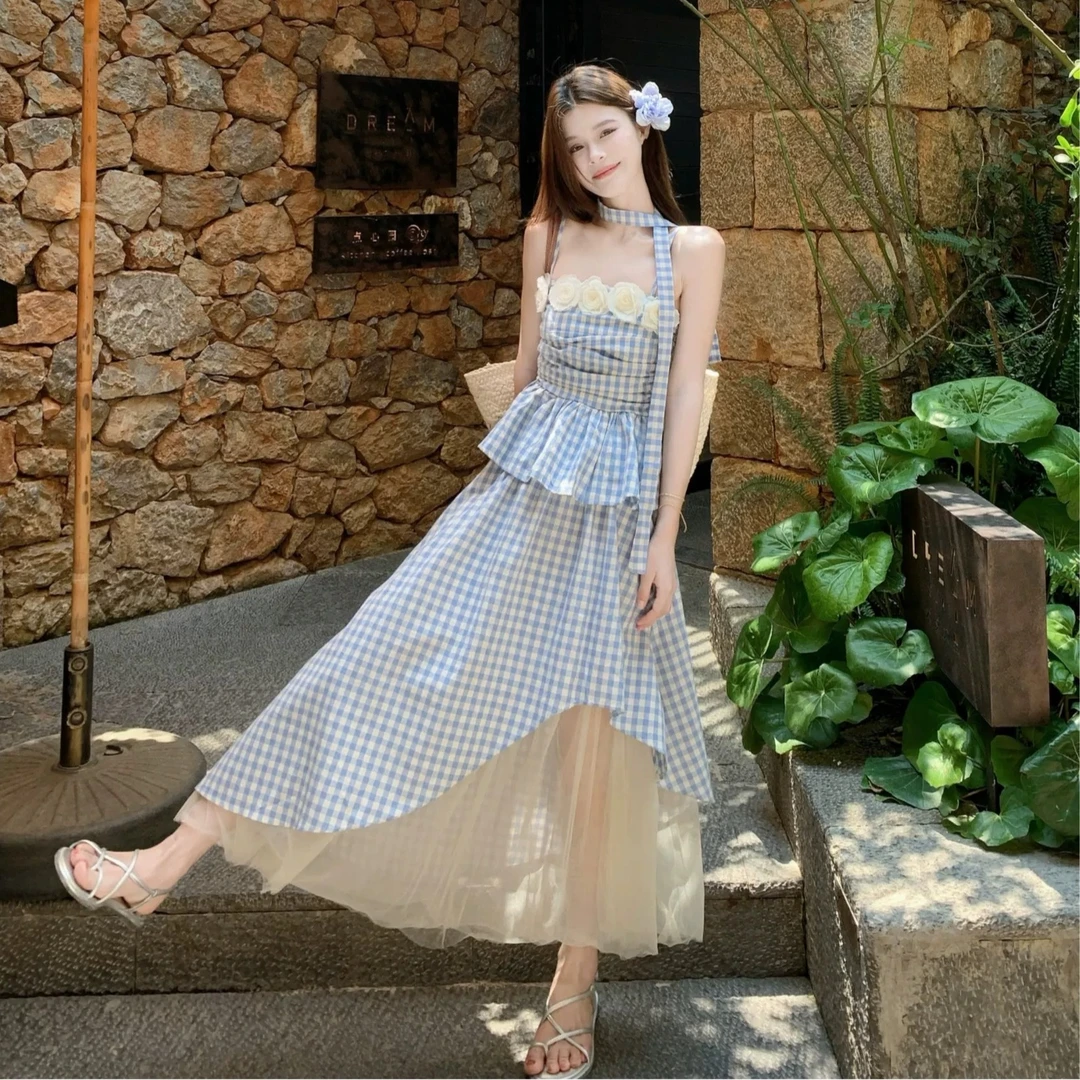 2025法式荷叶边立体花朵吊带上衣女夏季网纱拼接格子半身裙套装