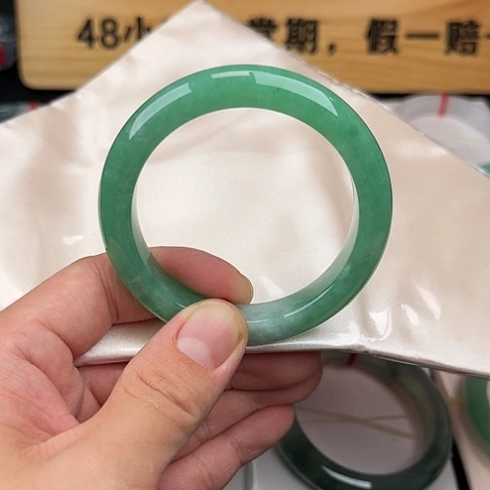 未镶嵌手镯翡翠手镯