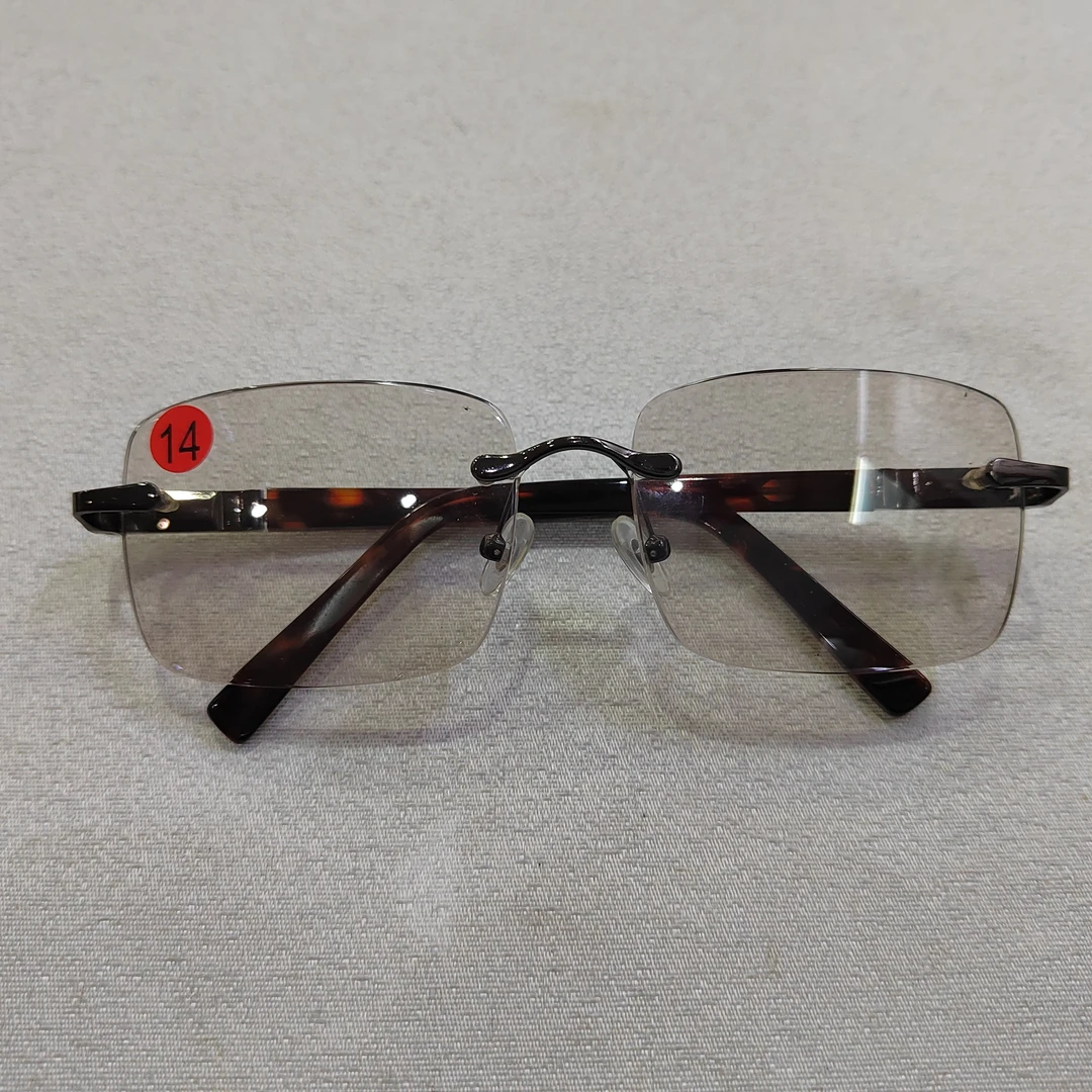 精品茶色商务款.上下尺寸4.4cm左右尺寸5.8cm，镜片厚度3.2mm
