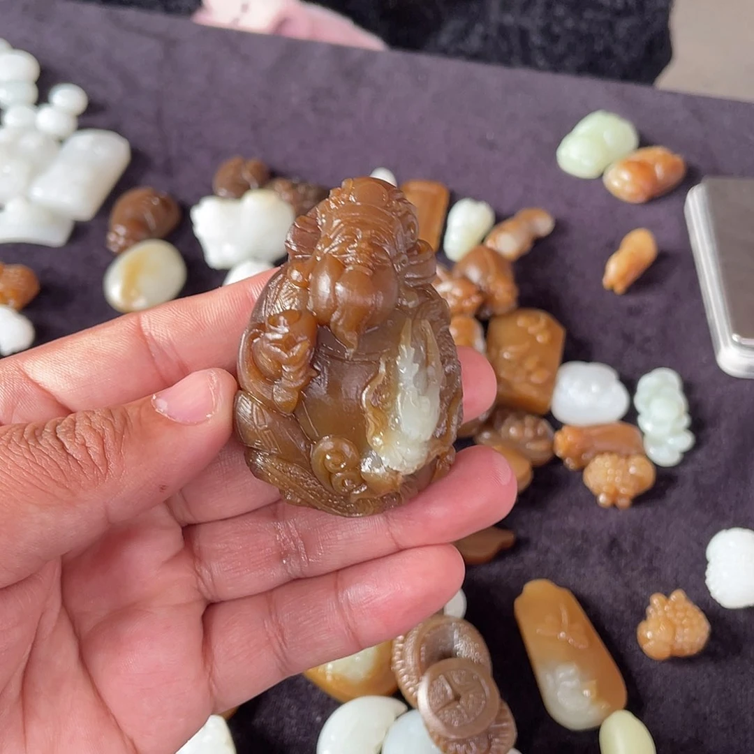 未镶嵌和田玉（糖玉）挂件