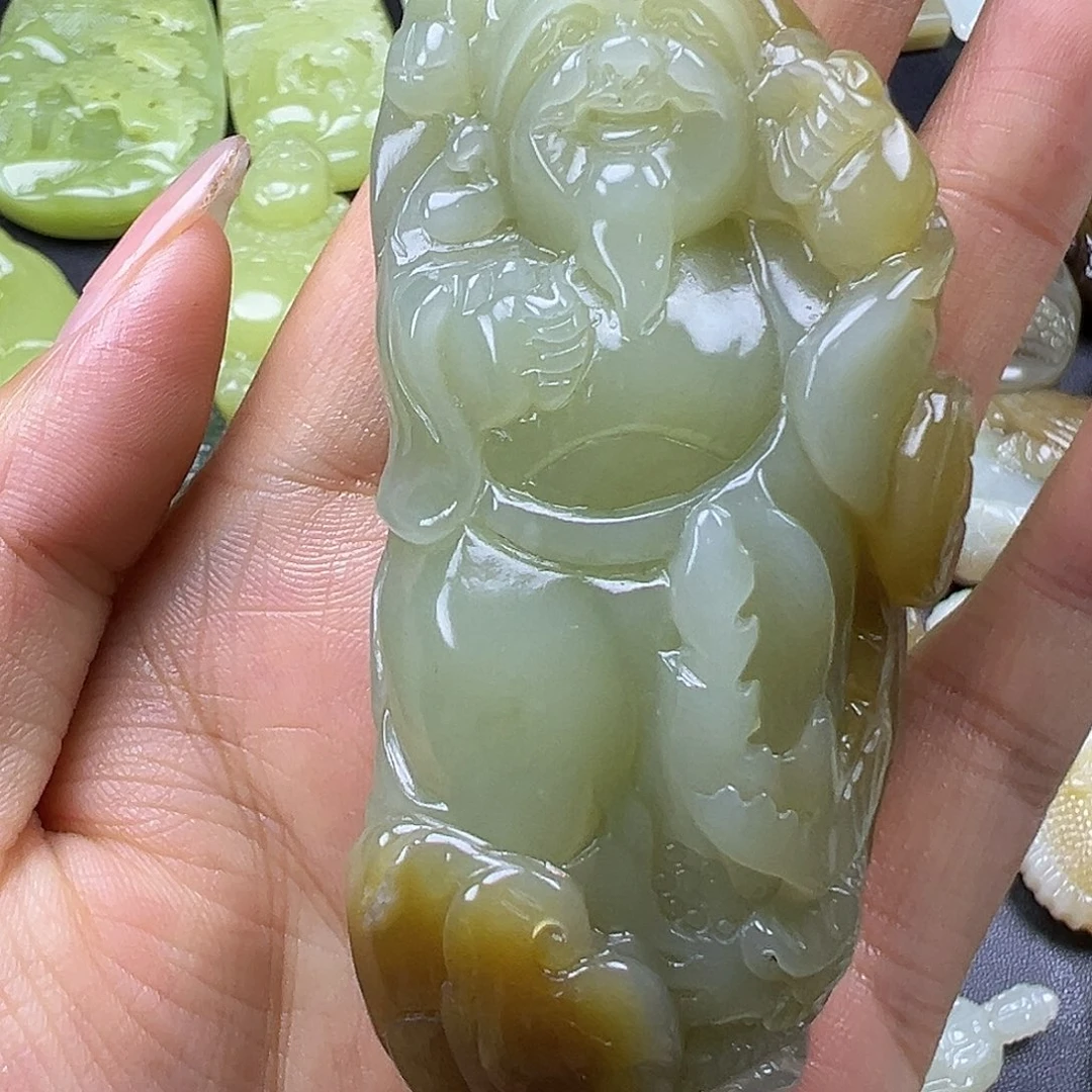 和田玉未镶嵌吊坠(赠链)