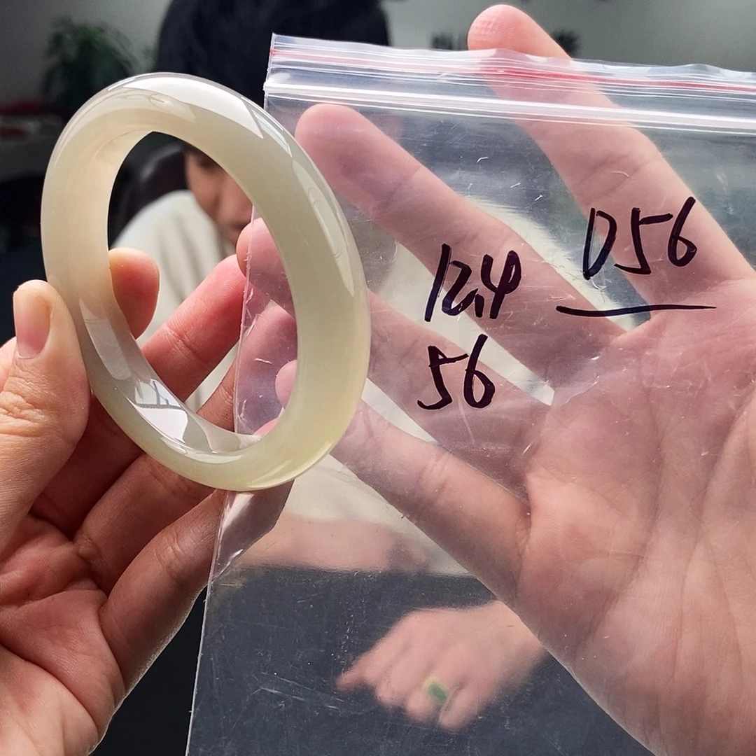 和田玉未镶嵌手镯拍一发一