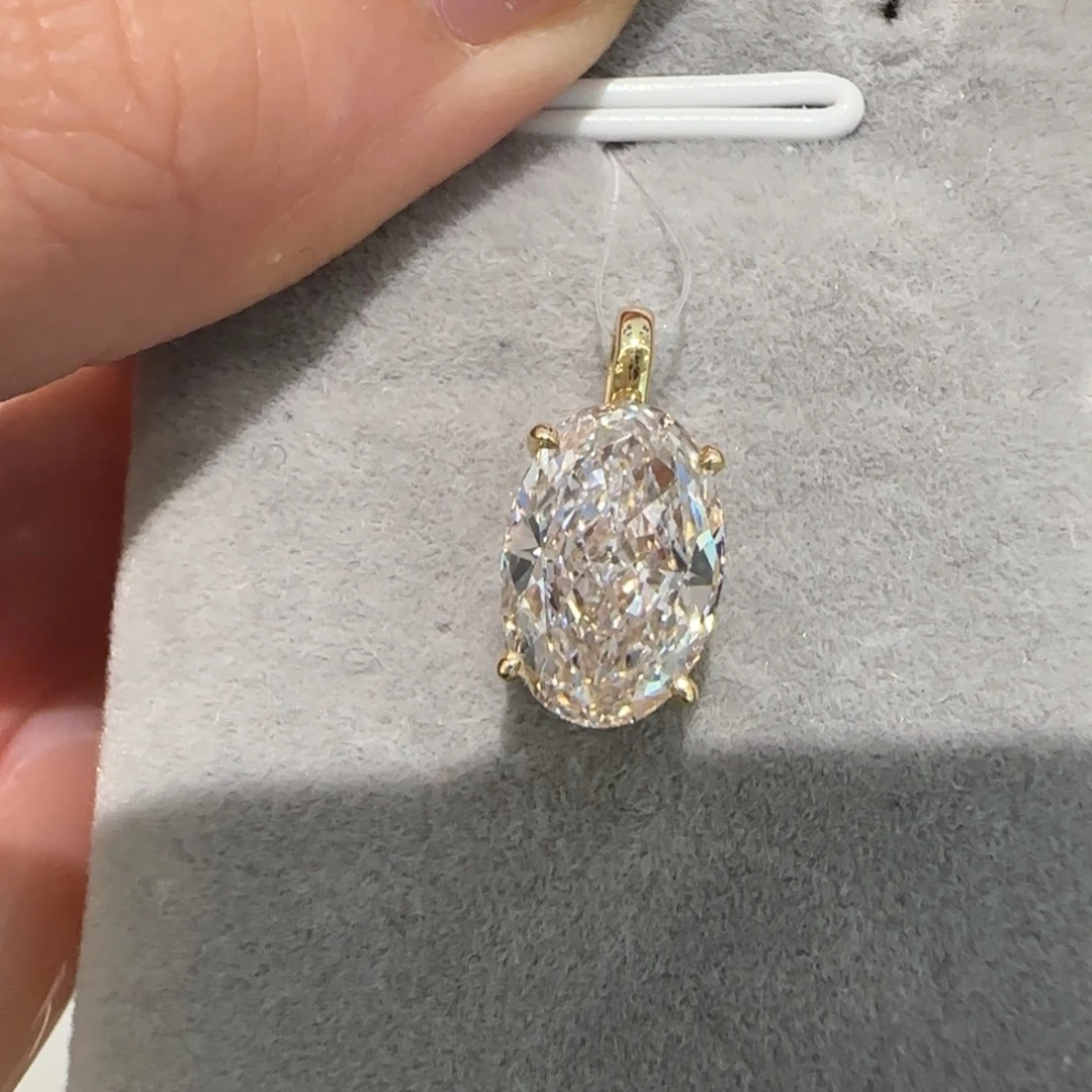 18K金镶嵌实验室培育钻石2卡椭圆吊坠