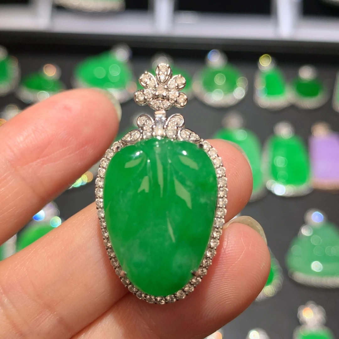 翡翠颈饰18K金镶嵌翡翠