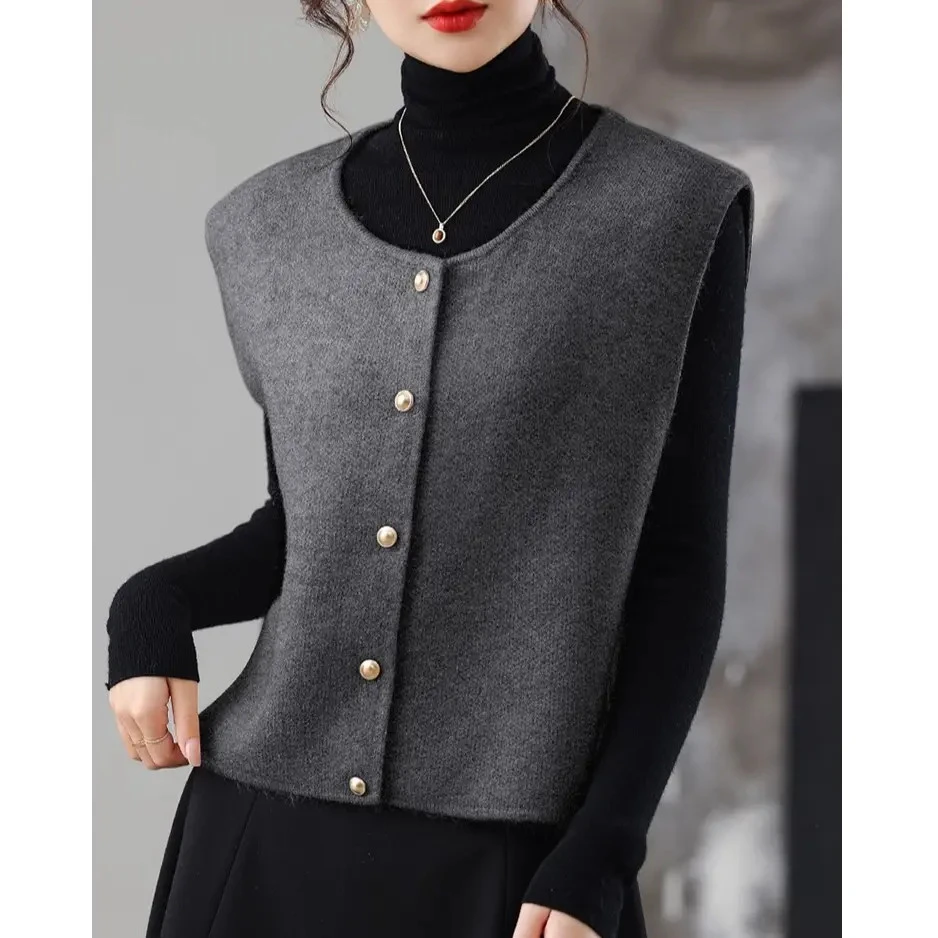 小金扣加大码马甲背心宽松针织衫百搭打底无袖马夹外搭秋冬200斤