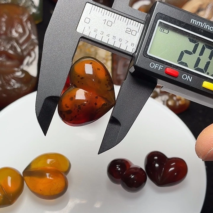 琥珀未镶嵌颈饰101