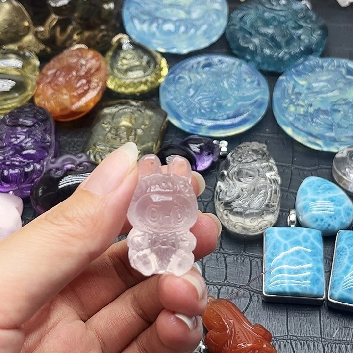 榴***潇未镶嵌颈饰水晶水晶