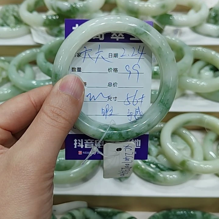 透闪石-蛇纹石玉手镯未镶嵌六***?