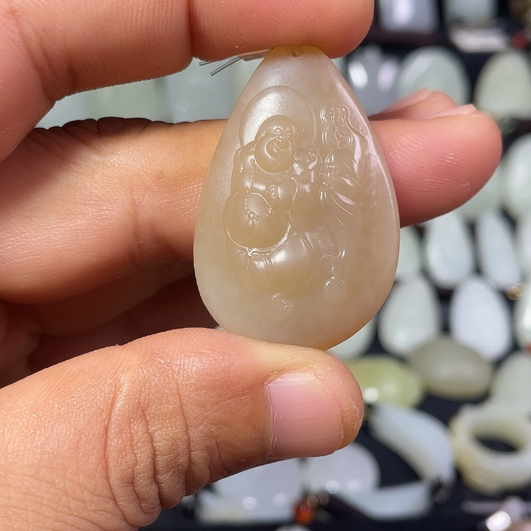 颈饰未镶嵌和田玉吊坠
