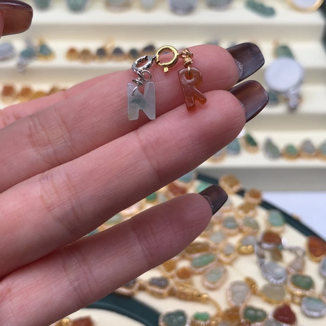 翡翠未镶嵌颈饰提溜2个