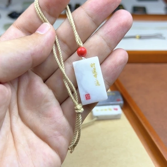 和田玉（糖玉）未镶嵌颈饰微瑕