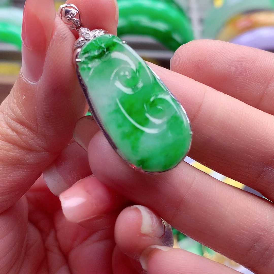 翡翠颈饰18K金镶嵌翡翠