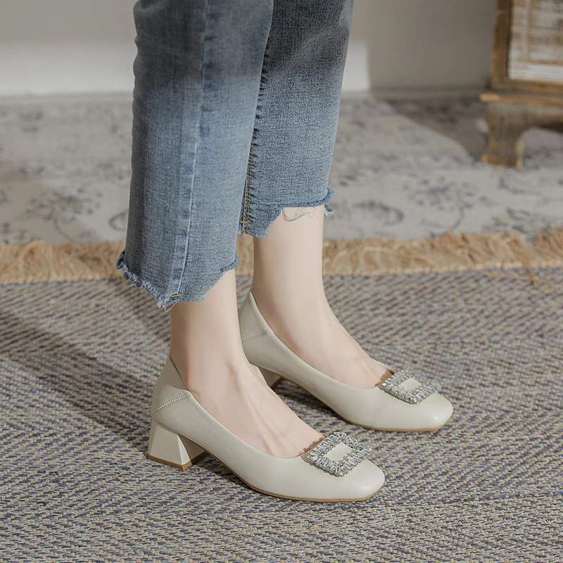 软皮粗跟单鞋女鞋2025新款春秋低跟方头浅口法式软皮水钻中跟瓢鞋