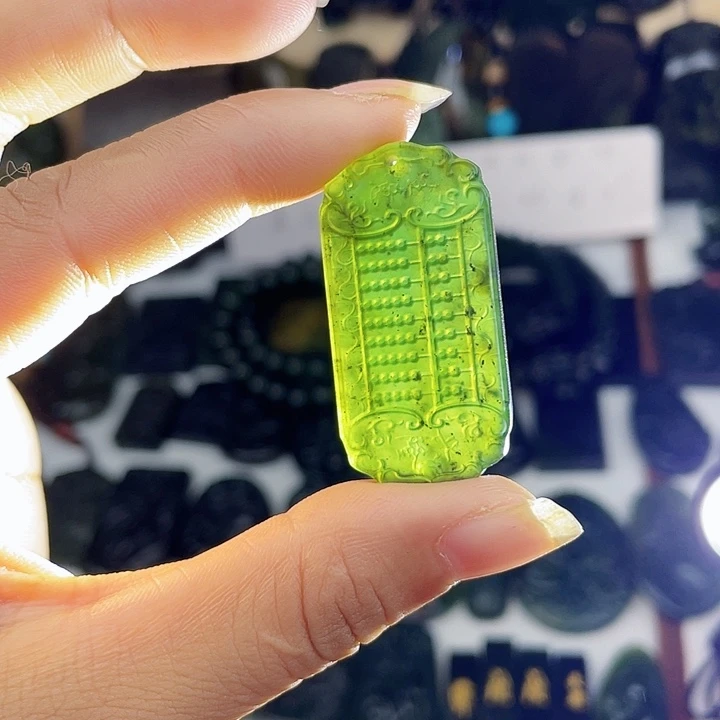 未镶嵌蛇纹石玉颈饰泰山玉精打细算