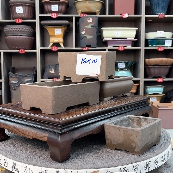 紫砂花盆清****尘紫砂的颜色很好看