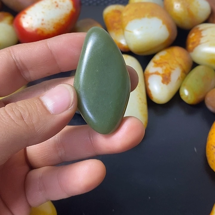 戴***明和田玉未镶嵌挂件