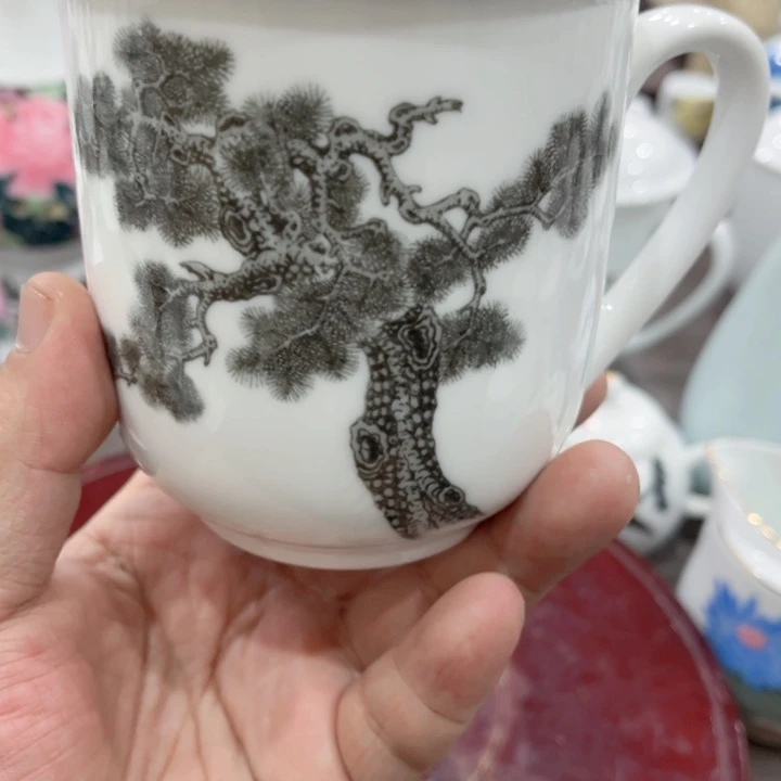 碟凭**风釉下五彩的瓷器和瓷器