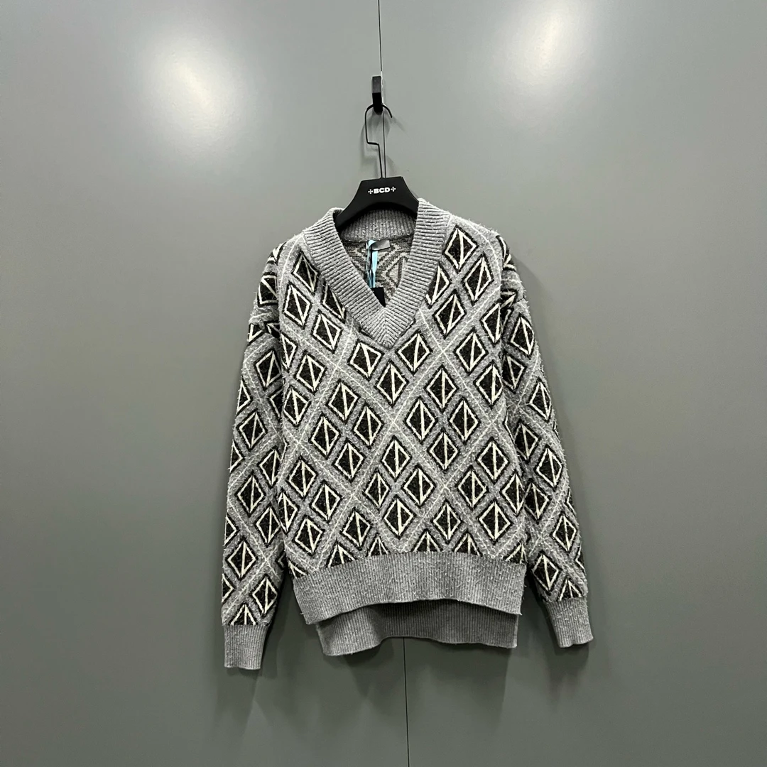 95新 DIOR/迪奥 jp1104 菱形图案满印V领针织衫 XS码 203627
