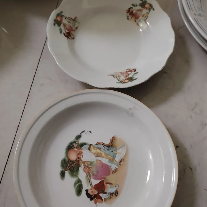 碗陶瓷盘子碗啥都有口径17.5公分口有小磕不介意品相去拍