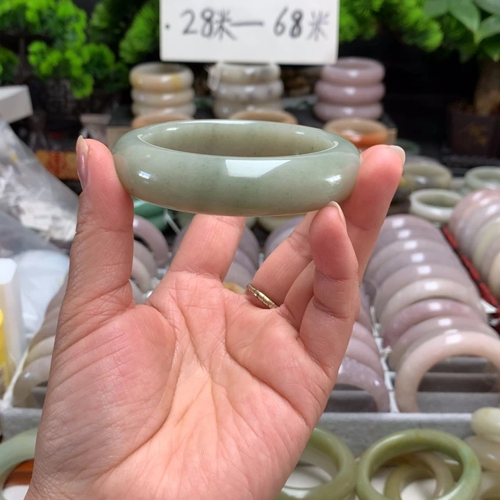 石英质玉（佘太翠）未镶嵌手镯58.7