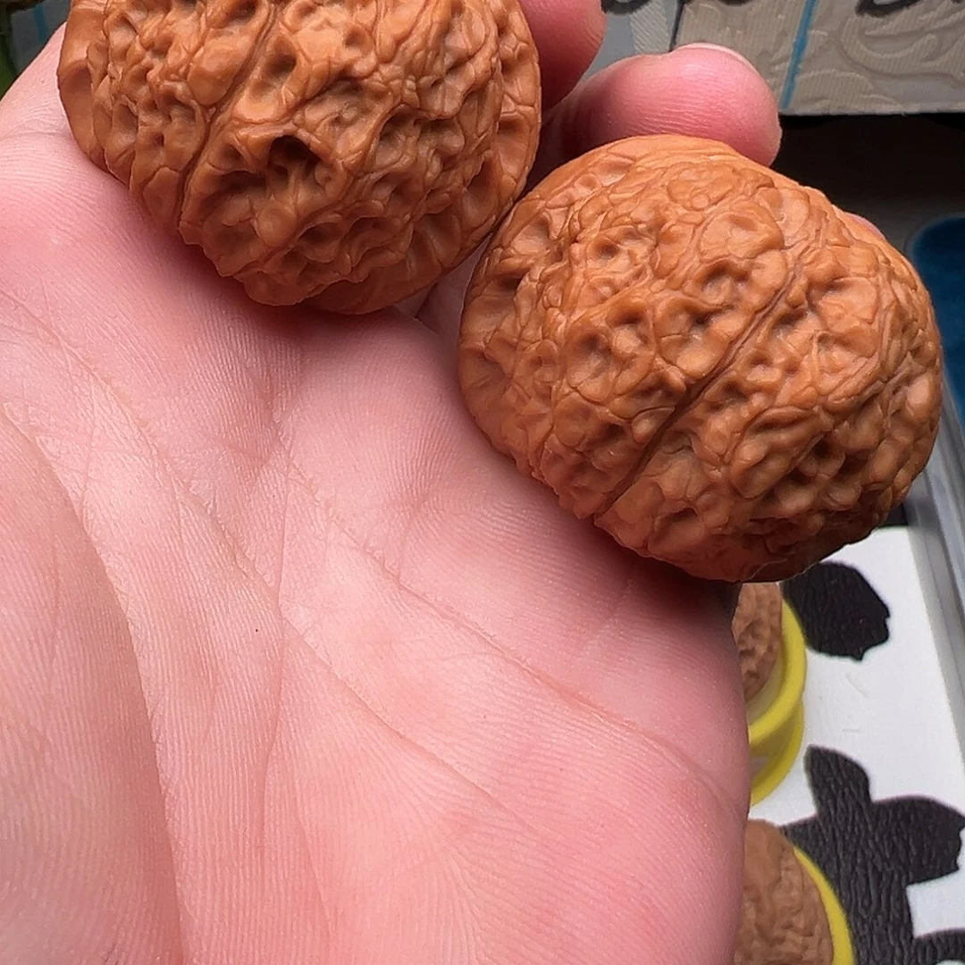 文玩核桃吊坠血麒麟41