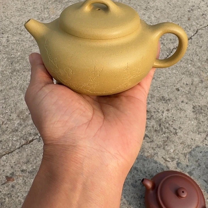 丘***秋茶壶紫砂黄段半手微瑕220毫升左右