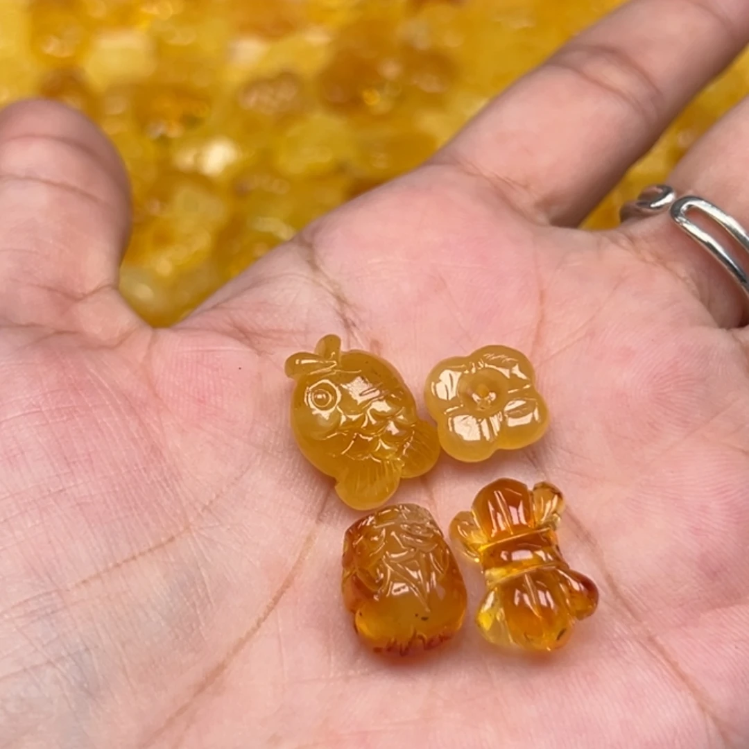 小***i未镶嵌吊坠(不含链)蜜蜡