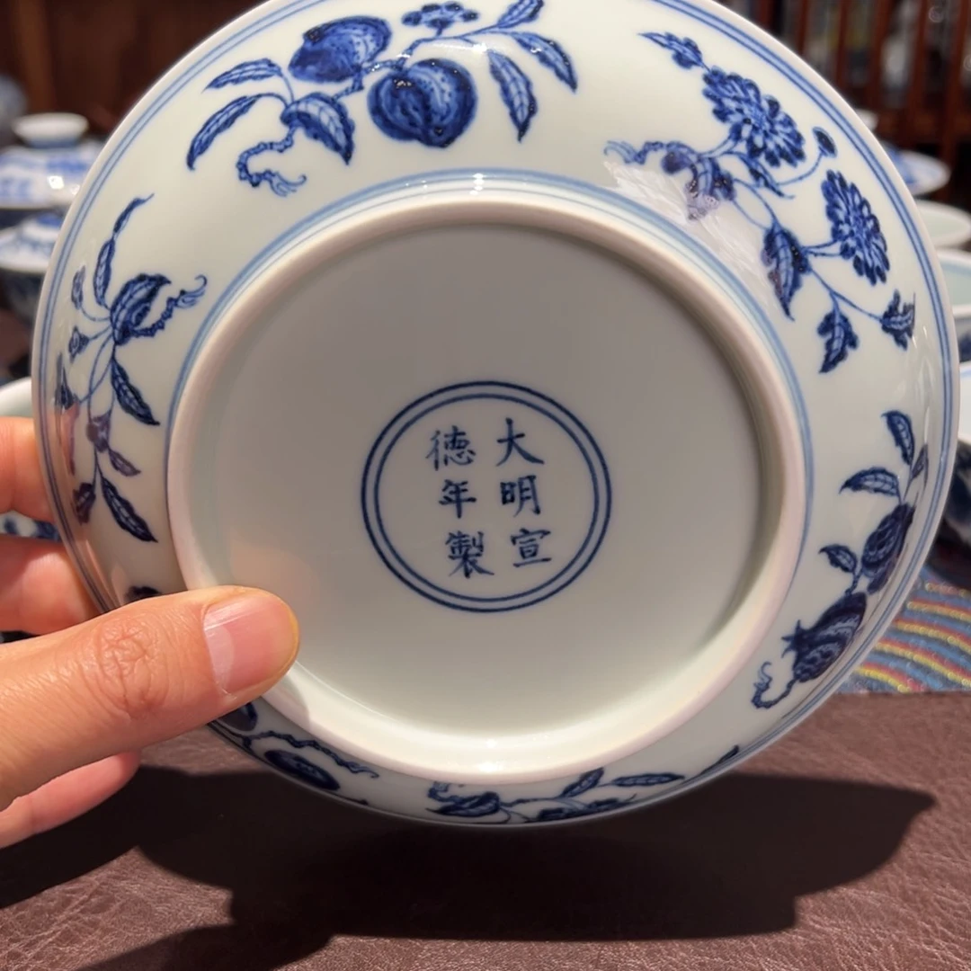 杯青花缠枝双钩莲宝相车轮花背面瓜果花卉直径约17.2厘米