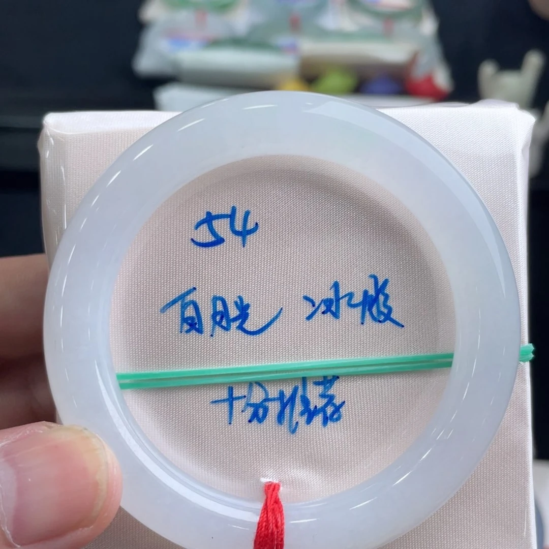 翡翠手镯未镶嵌翡翠手镯