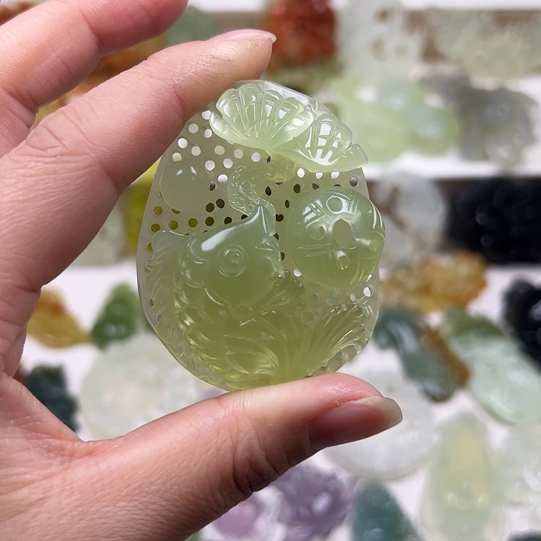 蛇纹石玉未镶嵌颈饰