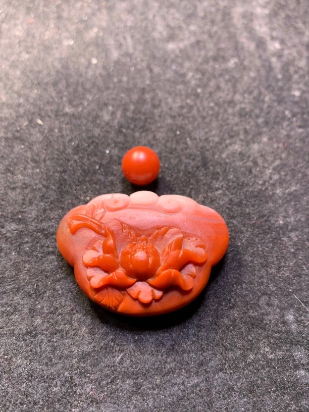 南红吊坠成色漂亮