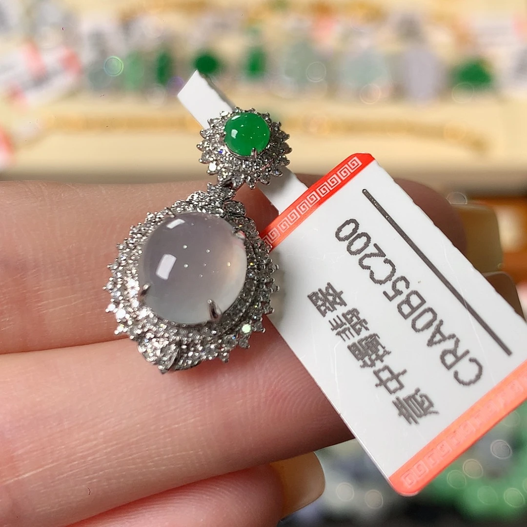 翡翠18K金镶嵌颈饰天然缅甸蛋面