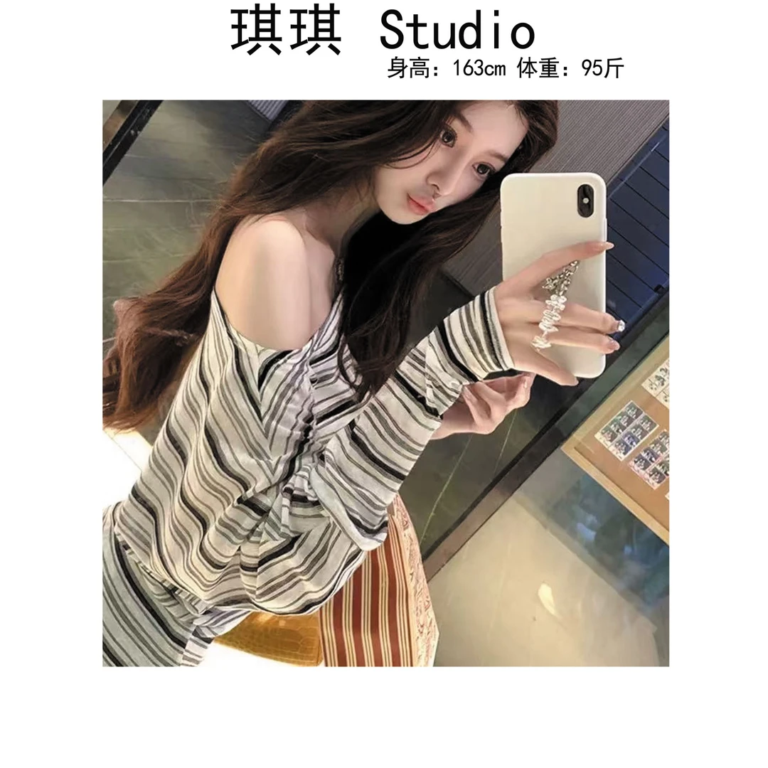 《琪琪家》夏季新款潮流气质时尚斜肩两穿显瘦减龄条纹上衣-CS