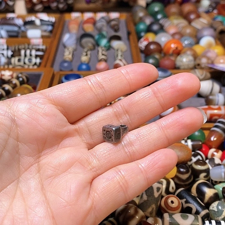 玛瑙/玉髓颈饰未镶嵌六*六