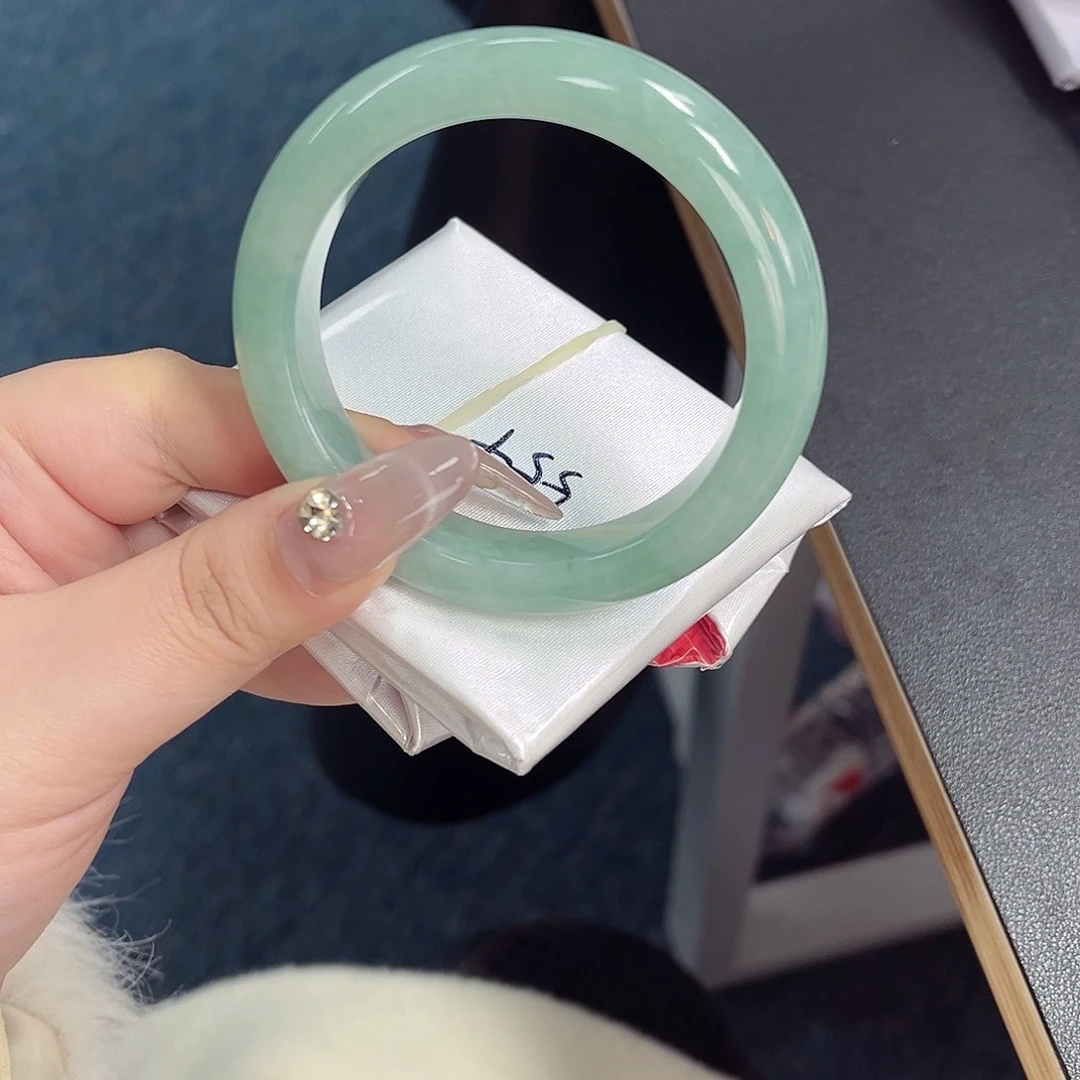 翡翠手镯未镶嵌手镯